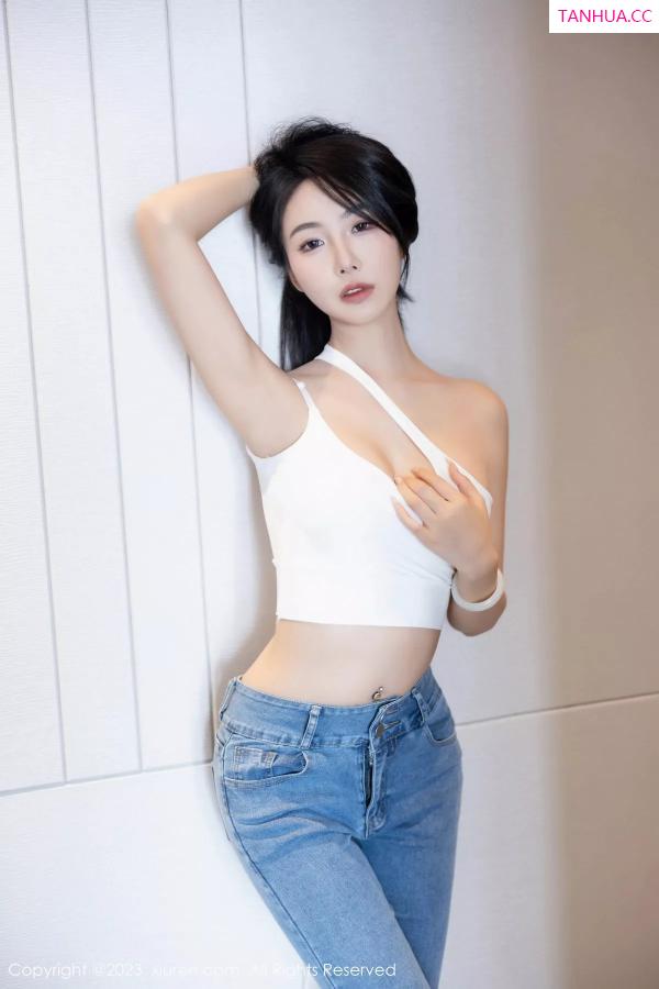   [XiuRen]高清写真图 2023.12.08 No.7781 苏苏阿 时尚牛仔裤第23张图片